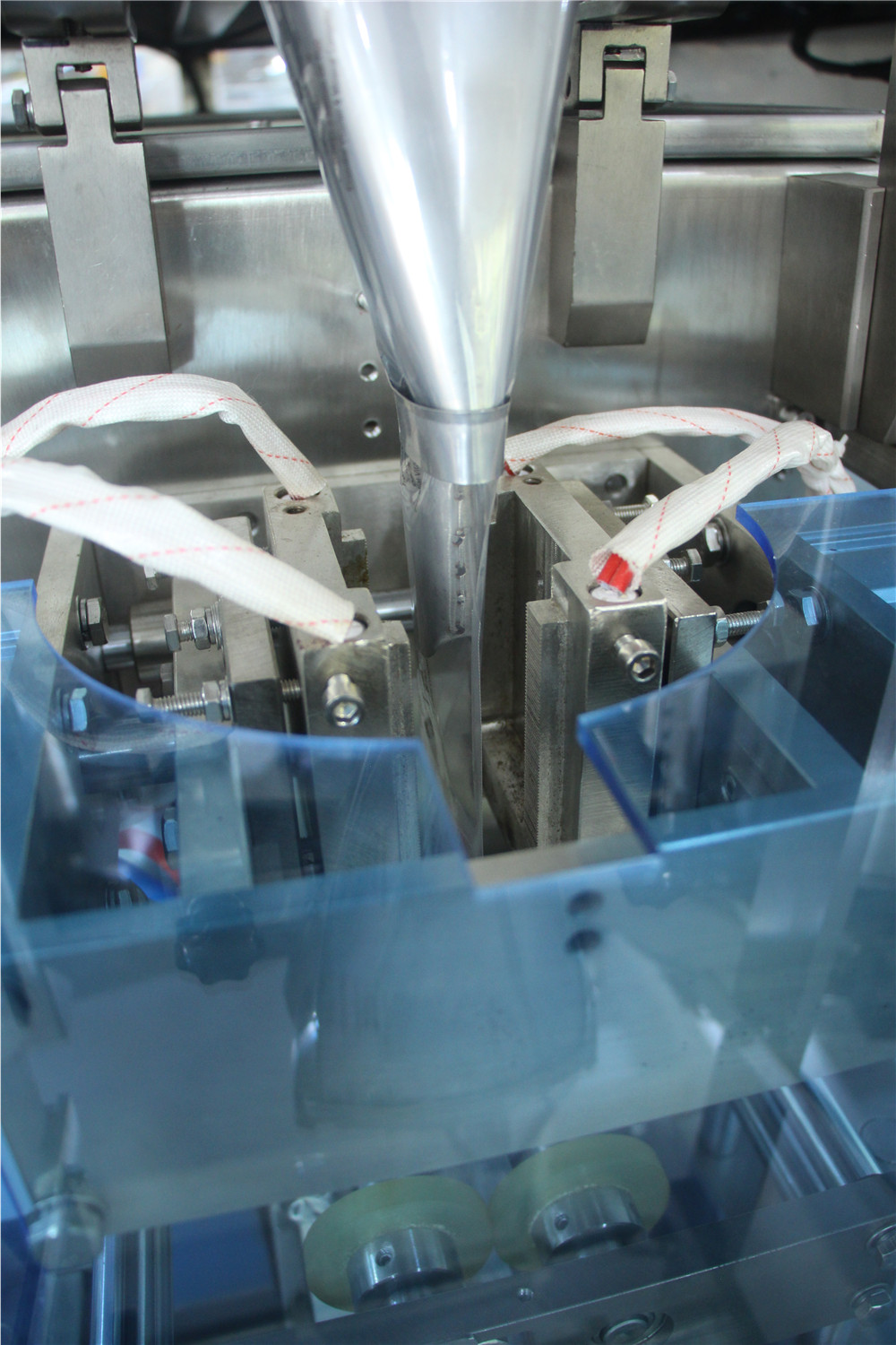 Hardware Parts Vibrator Feeder Self-Drilling Screws Pouches Counting Weighing Filling Packing Machine Furniture Fittings