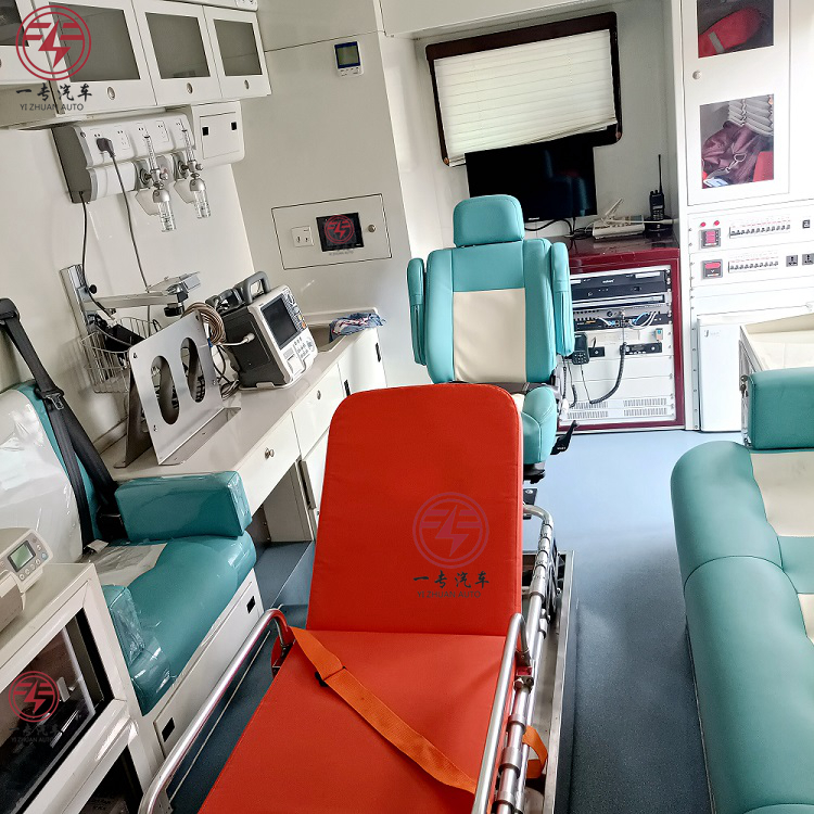 Diesel 4x2 Ambulance ICU Emergency Car Rehabilitation Vehicle with Medical Equipment