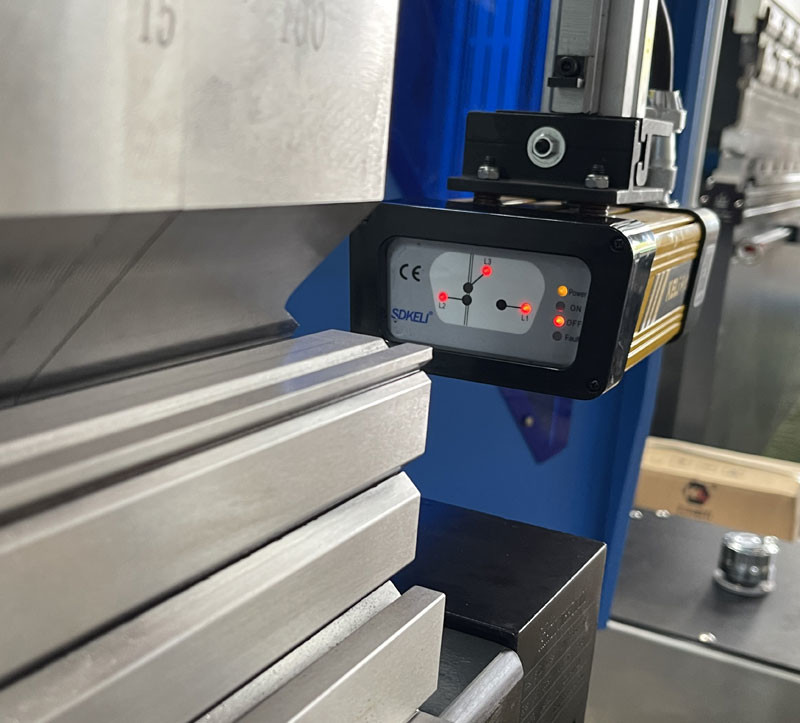 8+1 Axis 3200mm 110T Hydraulic Press Bender With DA66T Main Servo Motor