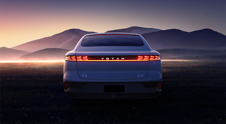 Voyah Zhuiguang Chasing Electric EV Car with 5088*1970*1515mm Size and Official 0-100km/h Acceleration of 4.2s