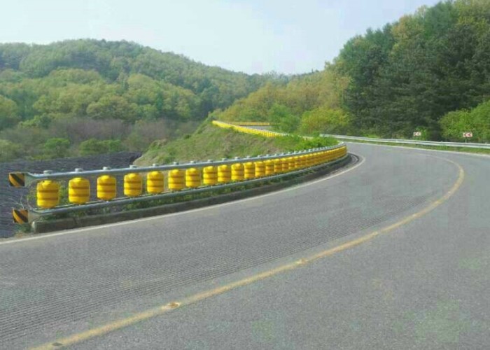 Highway Impact Energy Absorption Safety Roller Barrier With Anti Crash Function