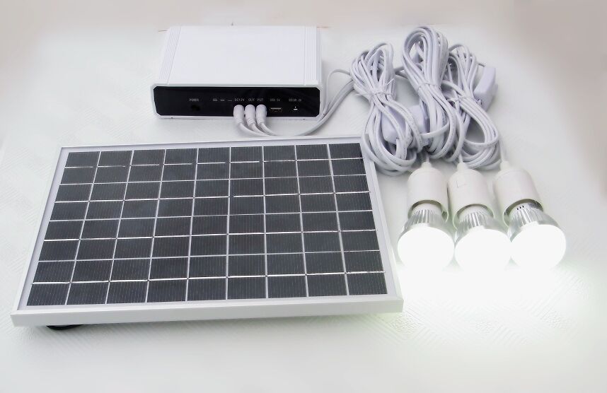 20W Li-ion lithium battery solar home power system with LED 3W bulbs switch cable white and yellow solar energy