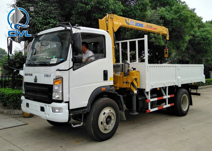 3.2 Tonne Crane Truck With 4x2 Light Truck Chassis Engine 130hp