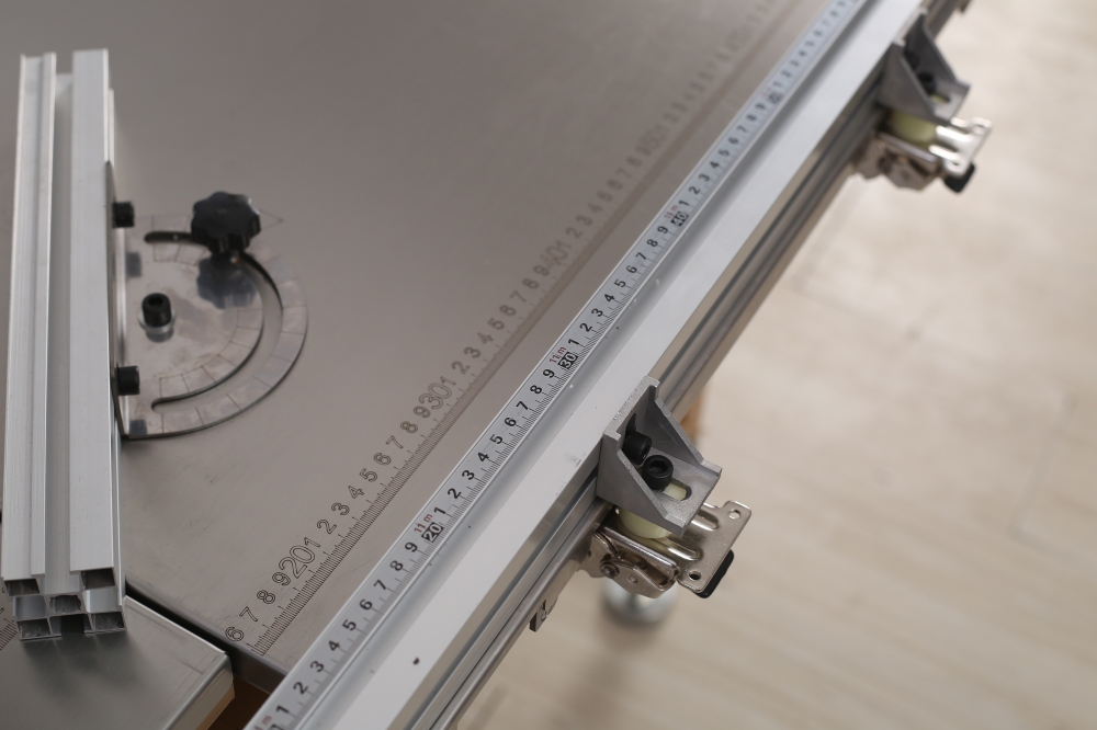 220V Voltage Sliding Table Panel Saw For Easy Woodworking Operation Efficiency