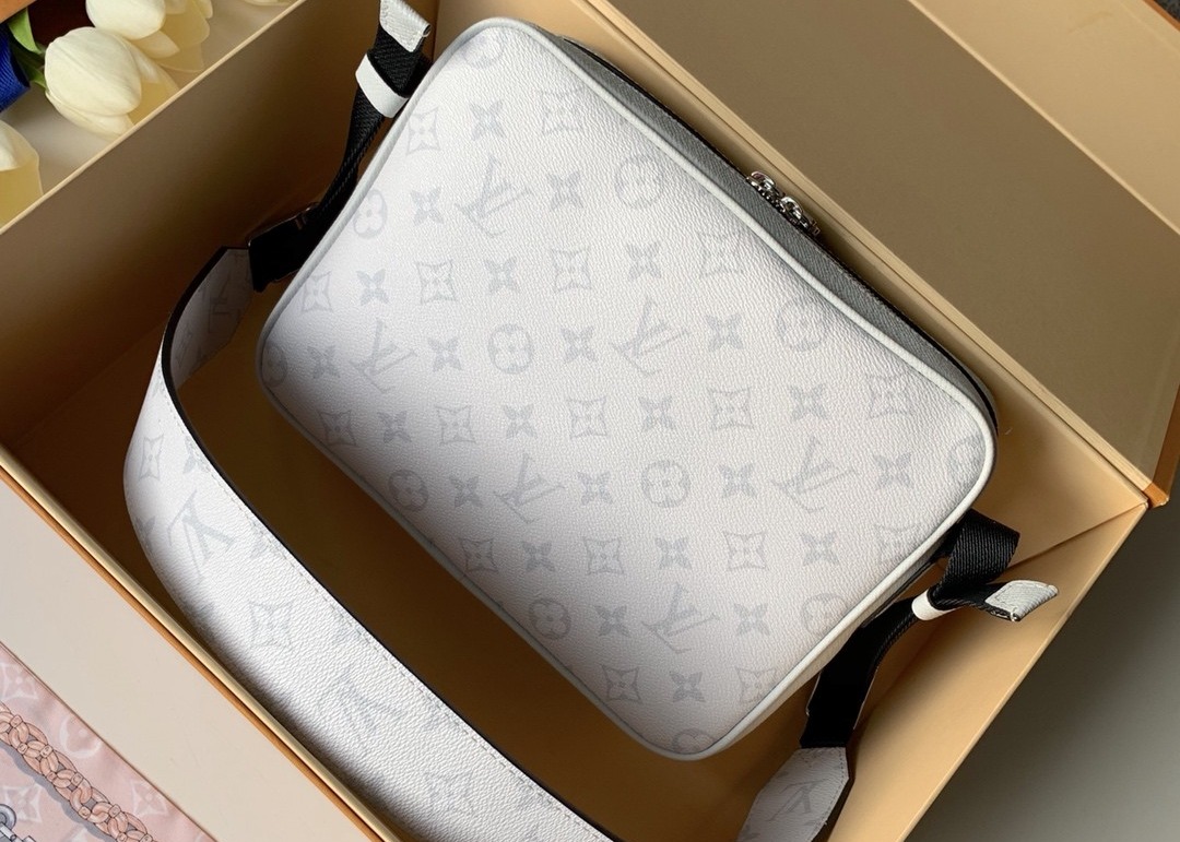 Black Square Taiga Leather Message Luxury Cross Body Bag Single Shoulder