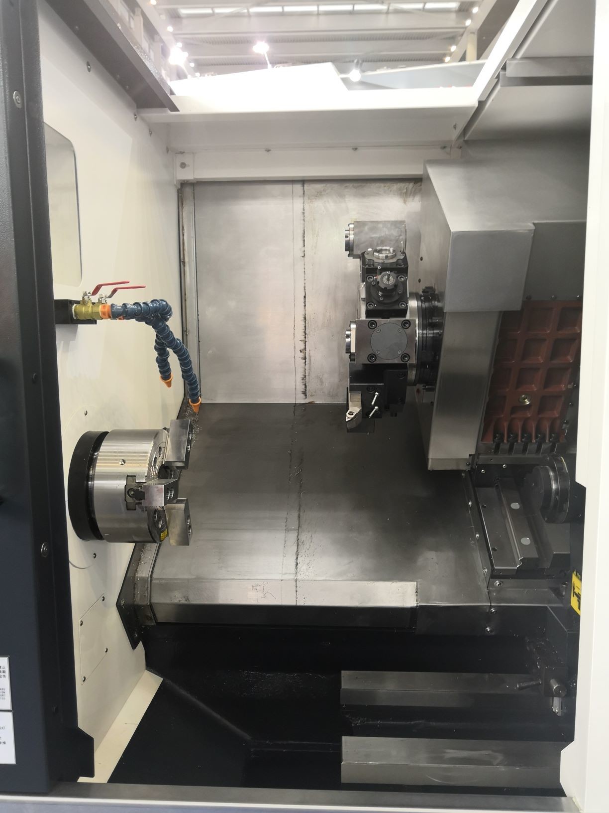 11KW Spindle Motor Slant Bed CNC Lathe Machine For Shaft Metal Cutting HTC58100