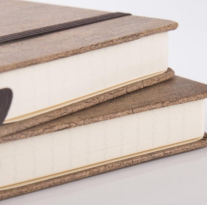 Factory directly wholesle A5 Size 8''x5'' Eco-Friendly Natural Cork Notebook with Pen Loop & Page Dividers Gifts