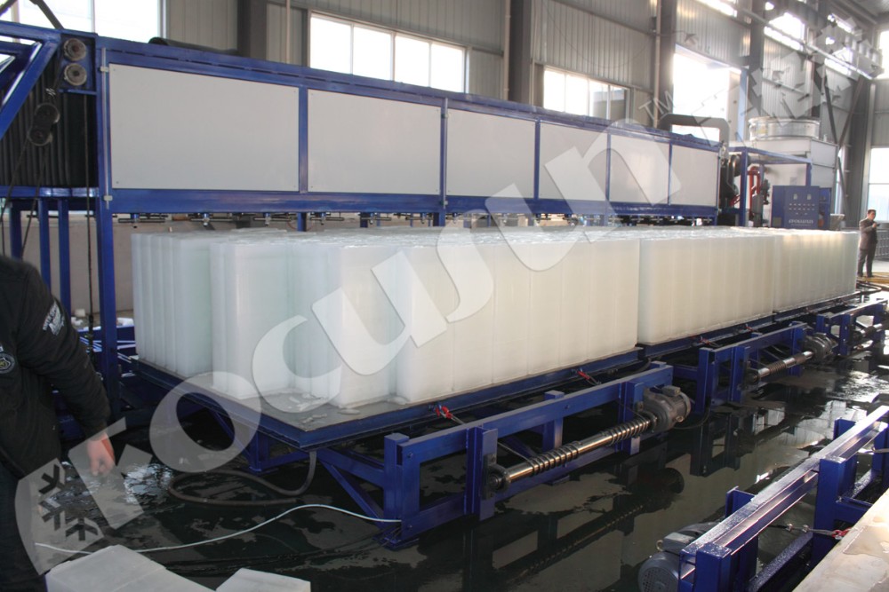 FOCUSUN Automatic Block Ice Maker Portable Design for Industry Container of 8000 KG