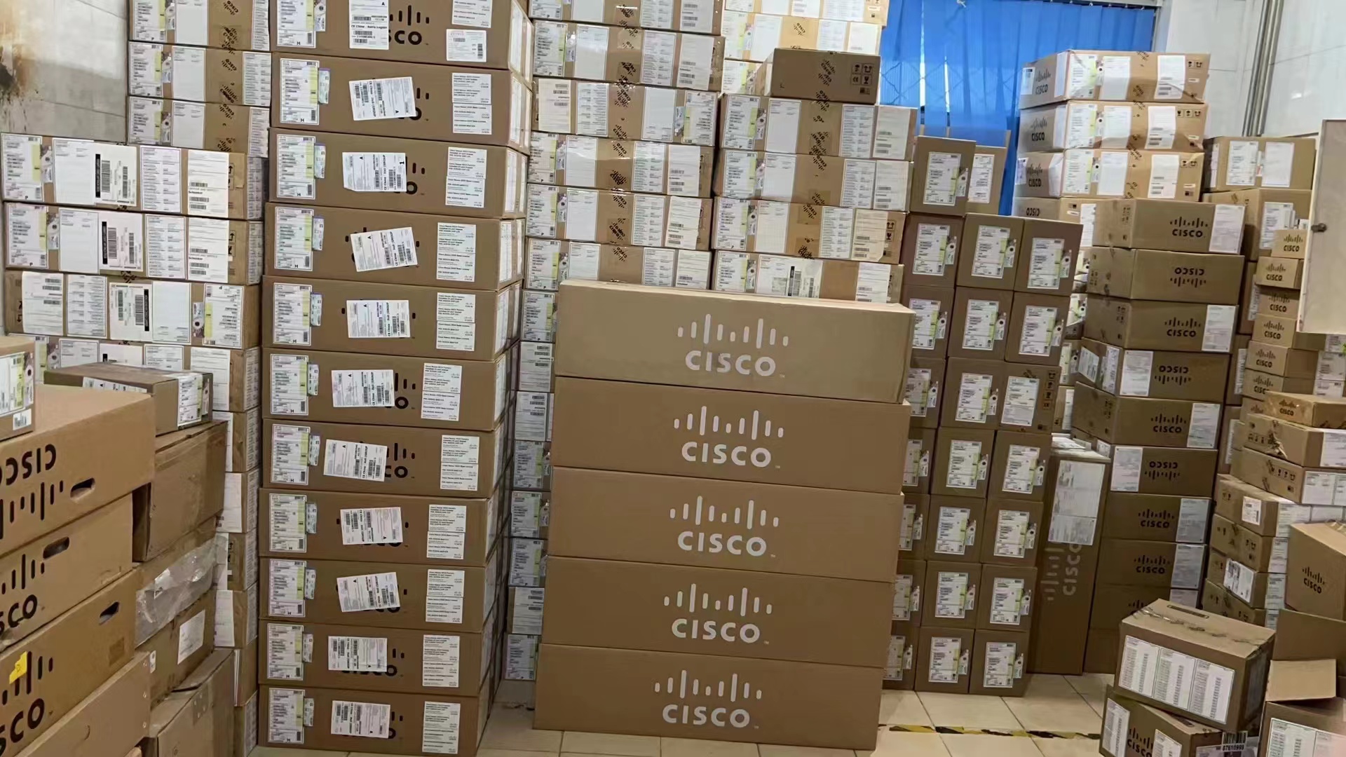 1 WAN Port 2T Router with 316.5 Tbps Routing Line Card and 10/100Mbps Wired Transfer Rate
