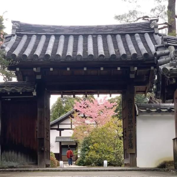 Traditional Thickness 10mm Japanese Roof Tiles Roofing Material High Wind