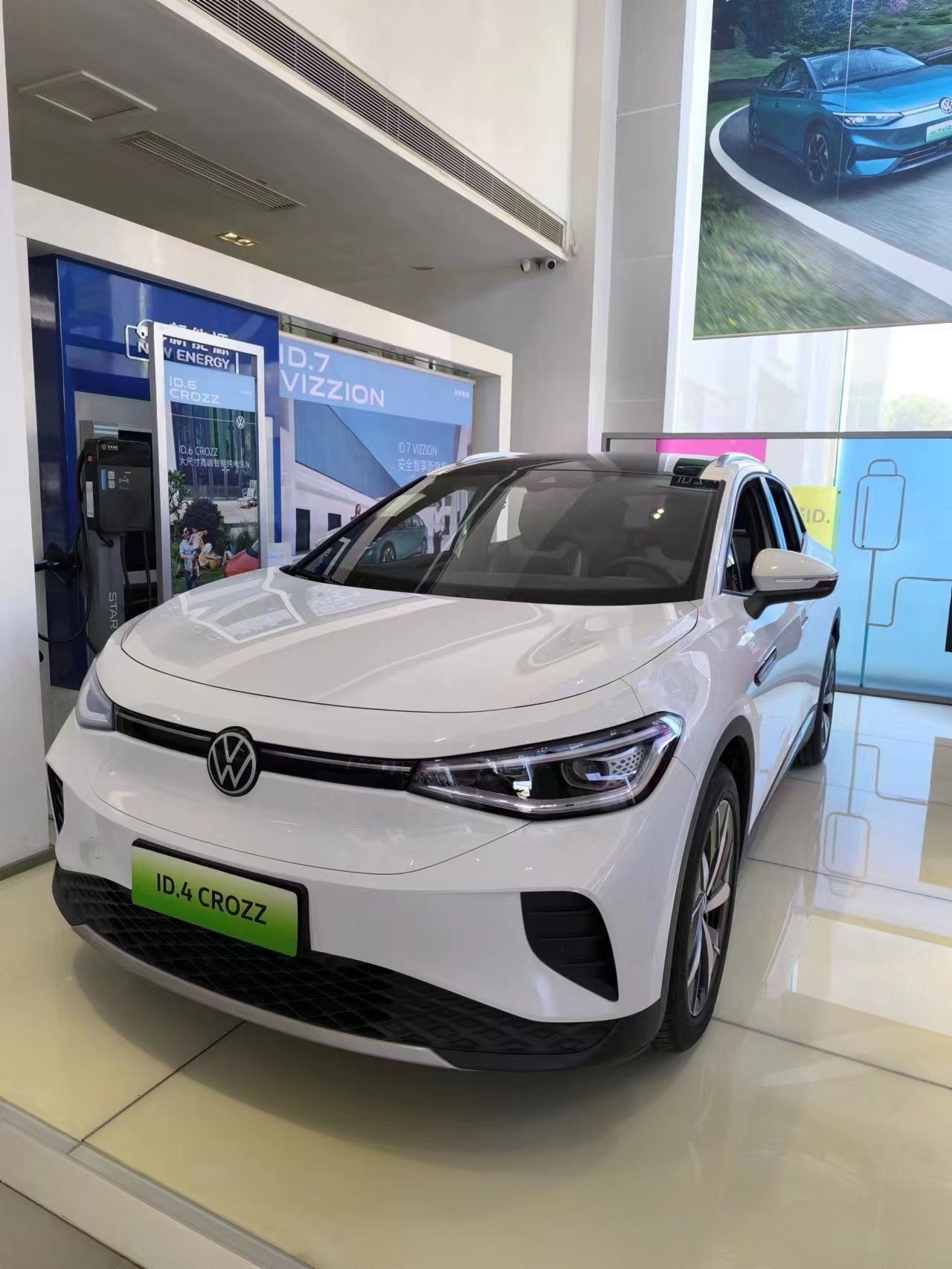 Electric Volkswagen ID4 Crozz Pure Pro SUV 5 Door 5 Seats with 0.5 Hour Charging Time