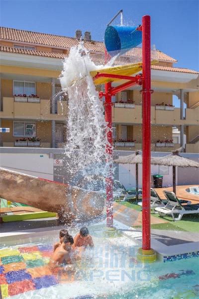 Fiberglass Water Splash Pad 5m Height Water Park Bucket Dump Cluster For Spray
