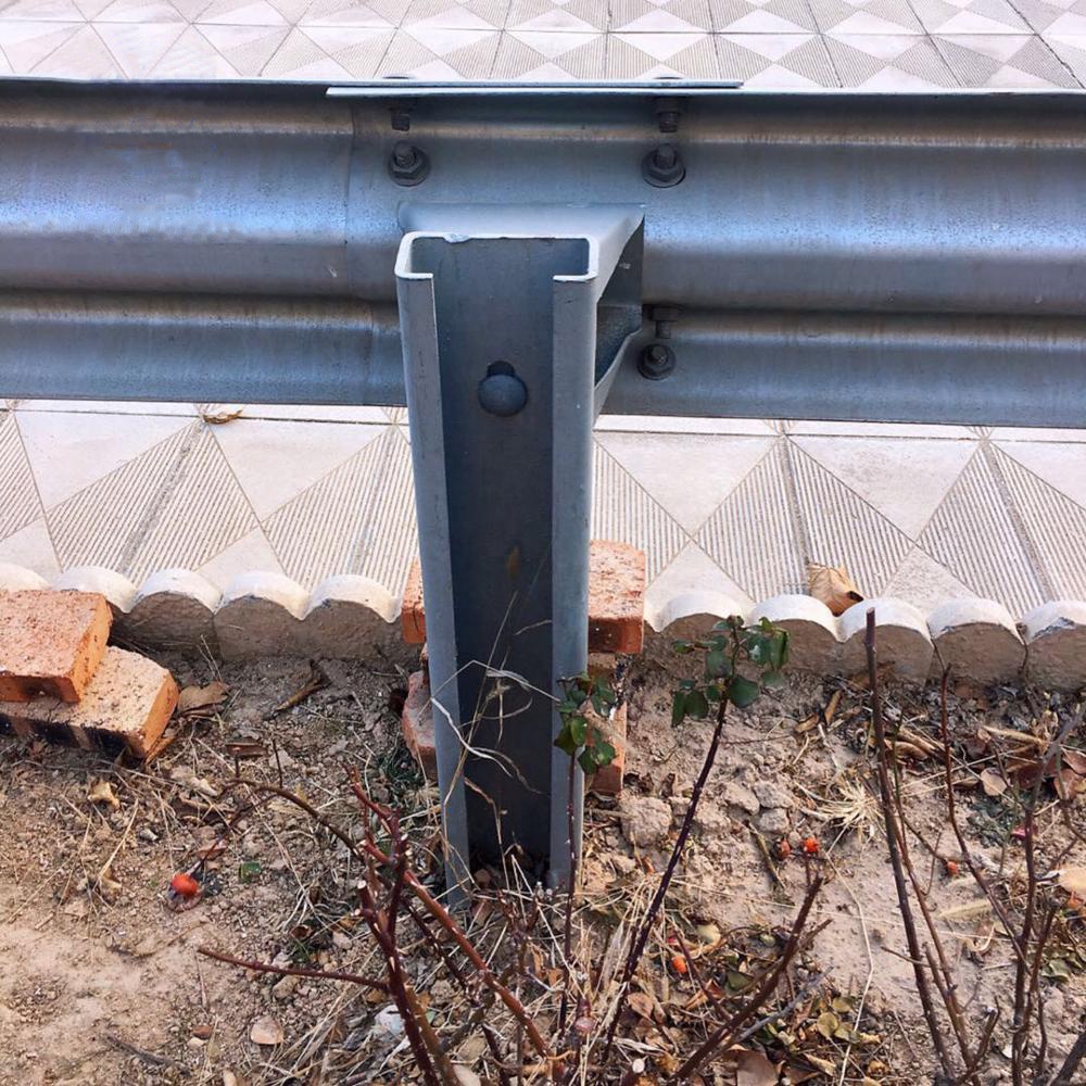 Roadway Safety Hot Dip Galvanized Steel Guardrail Crash Barrier C Post for Protection