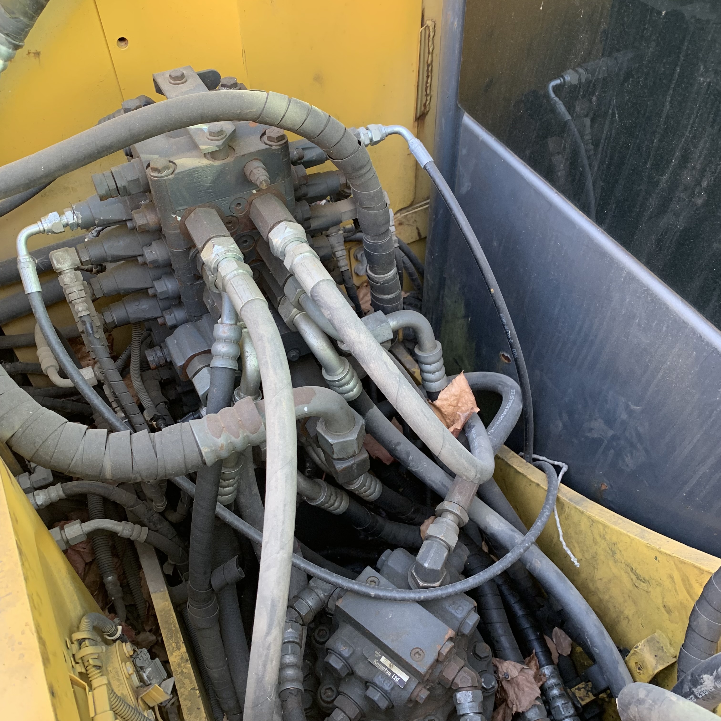 Excavating 7 tons of durable hydraulic track type PC Komatsu 70 second-hand excavator at a low price and selling well