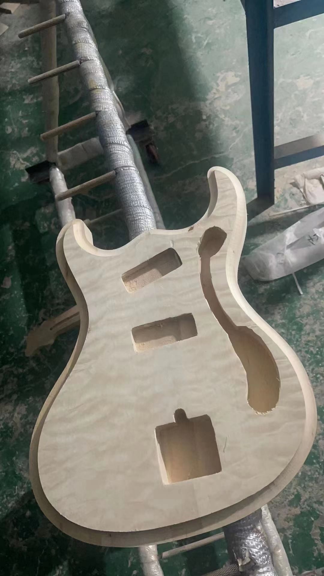Custom Mosrite Electric guitar JRM Johnny Ramone Guitar with Water Ripple in Green Color
