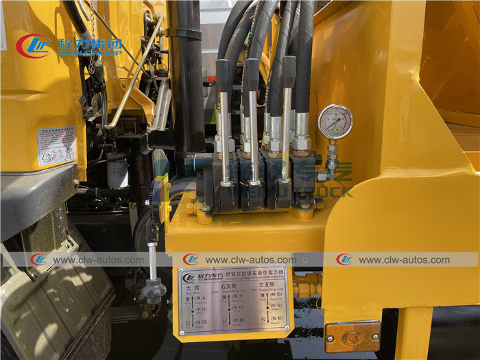 10 Ton 4x2 Pull Arm Skip Loader Garbage Truck With Cummins Engine