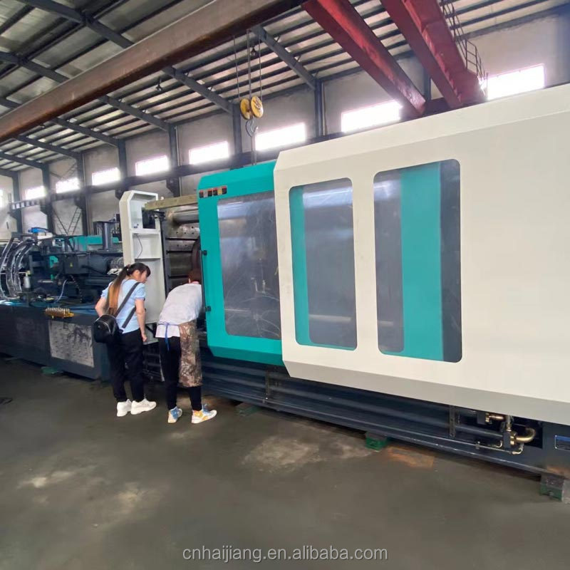 4 Heating Zones PVC Pipe Fitting Injection Molding Machine 310*310mm Space Between Tie Bars 3.5*1.5*1.8m Machine Dimension