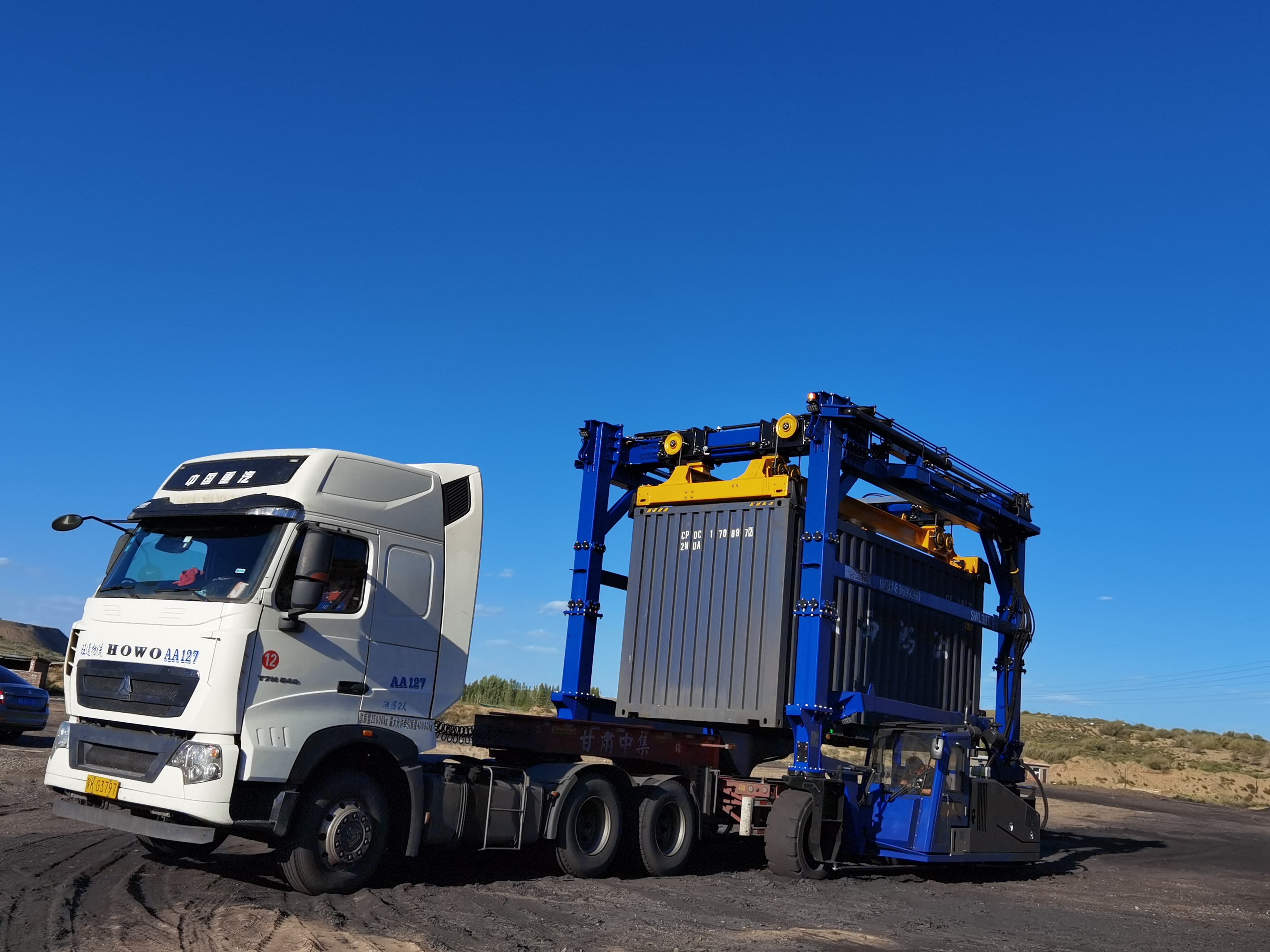 20ft 40ft 45ft Standard Port Straddle Carrier Truck 93kw With Cummins Engine