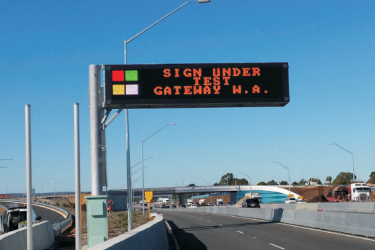 Traffic Road Arrow Message Guidance LED Sign Trailer 2.56x1.28m Vms Led Display