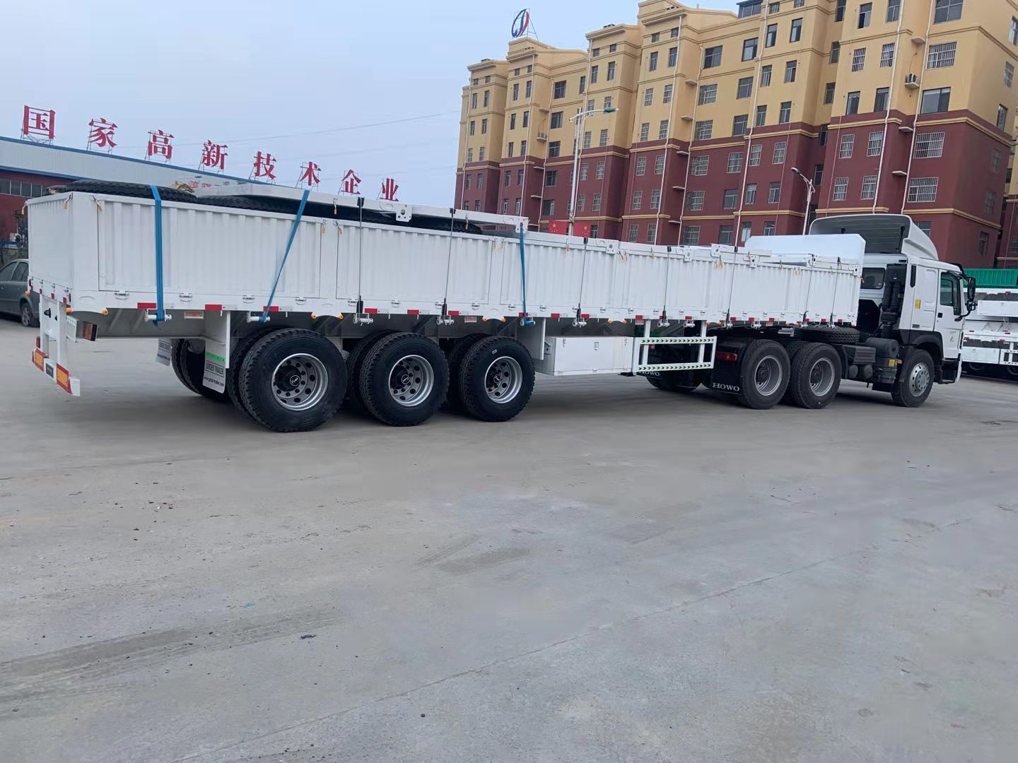 53ft Enclosed Box Cargo Dry Wing Van Truck Semi Trailer with 30-100T Max Payload
