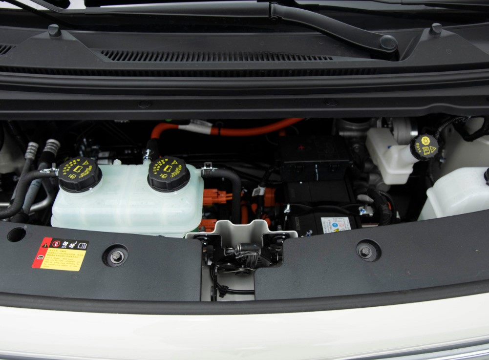 Wuling Baojun Yunduo Cloud 5 Seat Hatchback Energy Vehicle with 360km Range Pure Electric Car and 5-door Body Structure