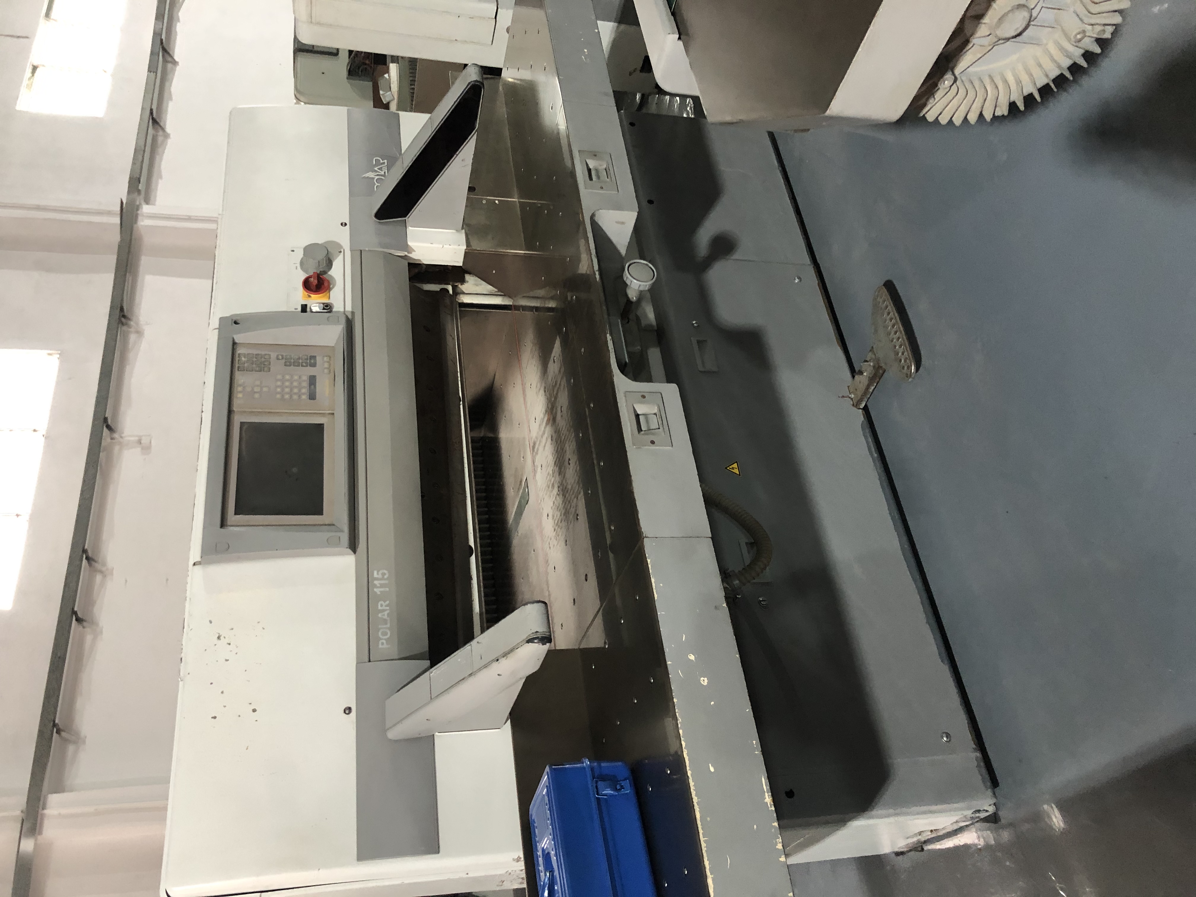 CE Certificated Hydraulic Worm Gear Driving Computerized Guillotine Paper Cutter Machine
