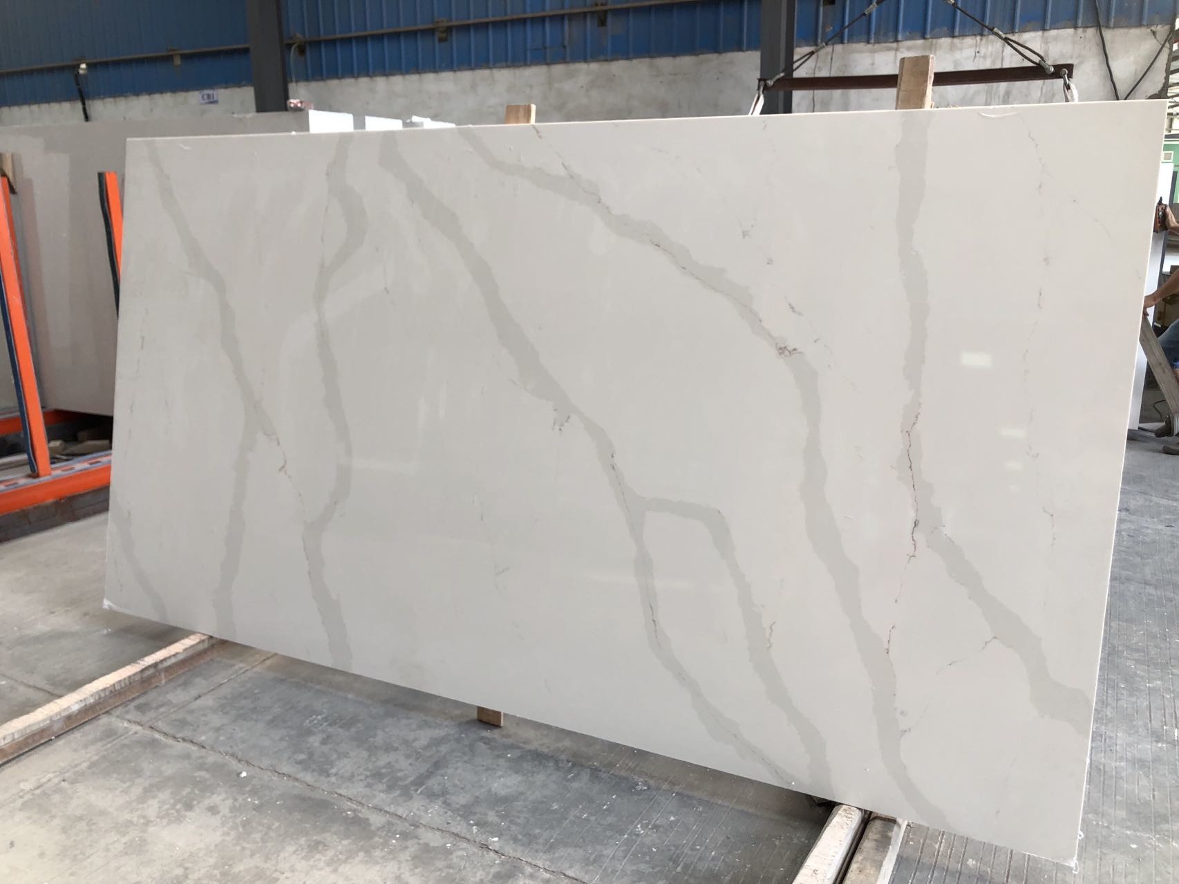 White Gold Artificial Calacatta Quartz Stone Table Top Slab For Kitchen Counter Top