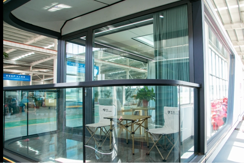 Compact Waterproof Space Cabin Villa Luxury Hotel Vacation Villa With Balcony And Living Room