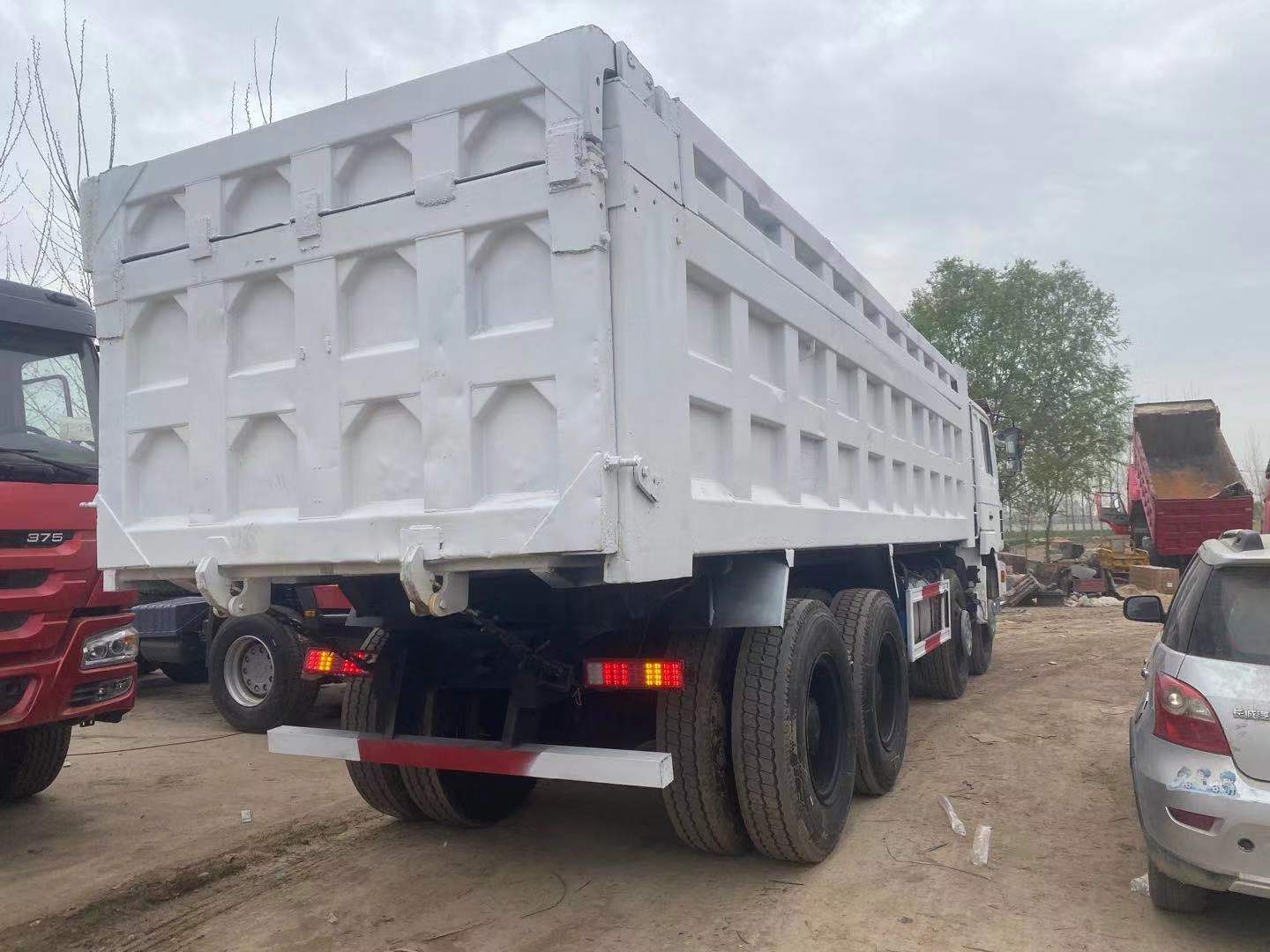 WEICHAI Engine Used Shacman Howo 380HP 8*4 Heavy-duty Dump Truck Tipper Truck Dumper