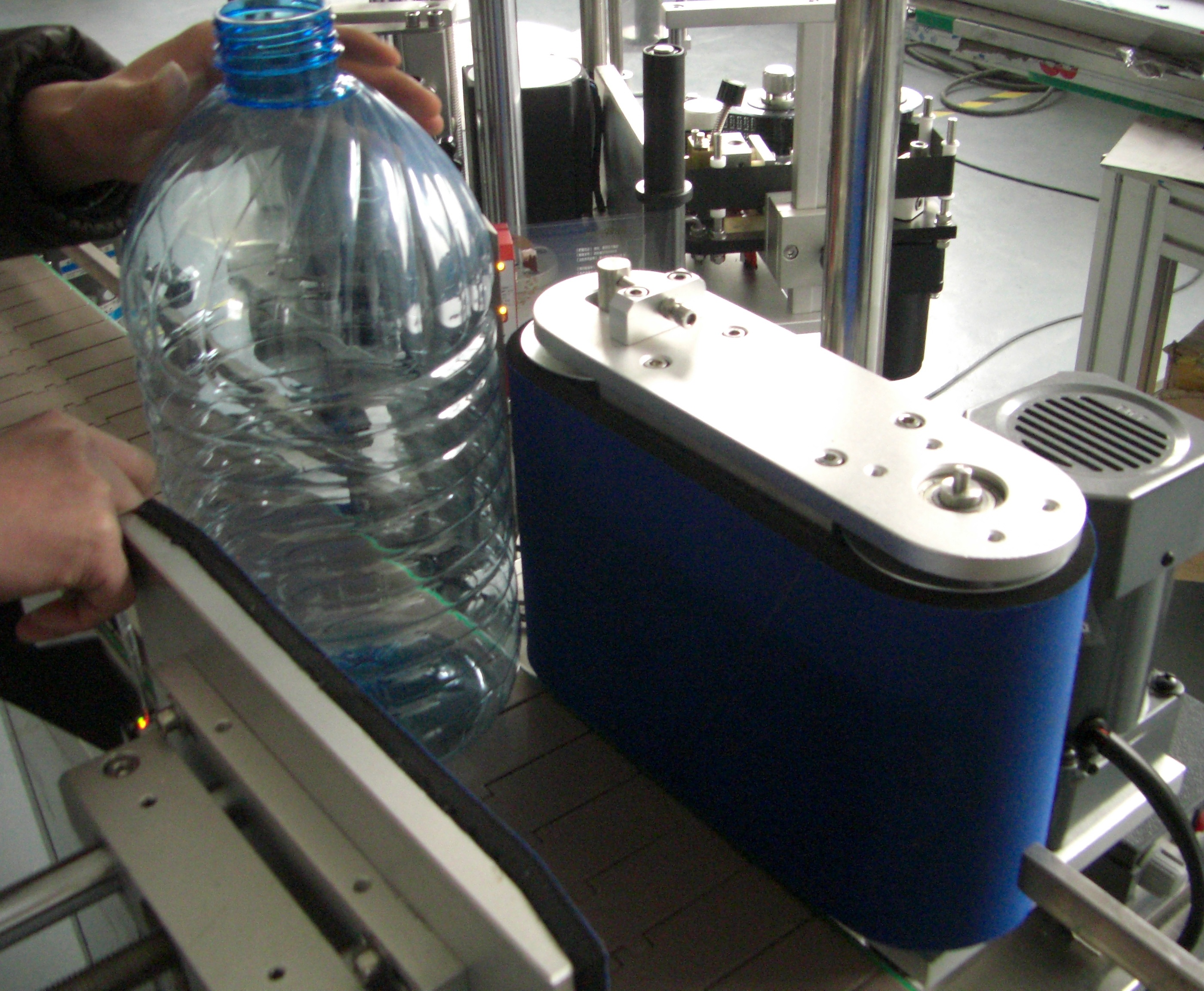 380v YM510 Sauce / Medicine Bottle Labeling Machine Full Automatic