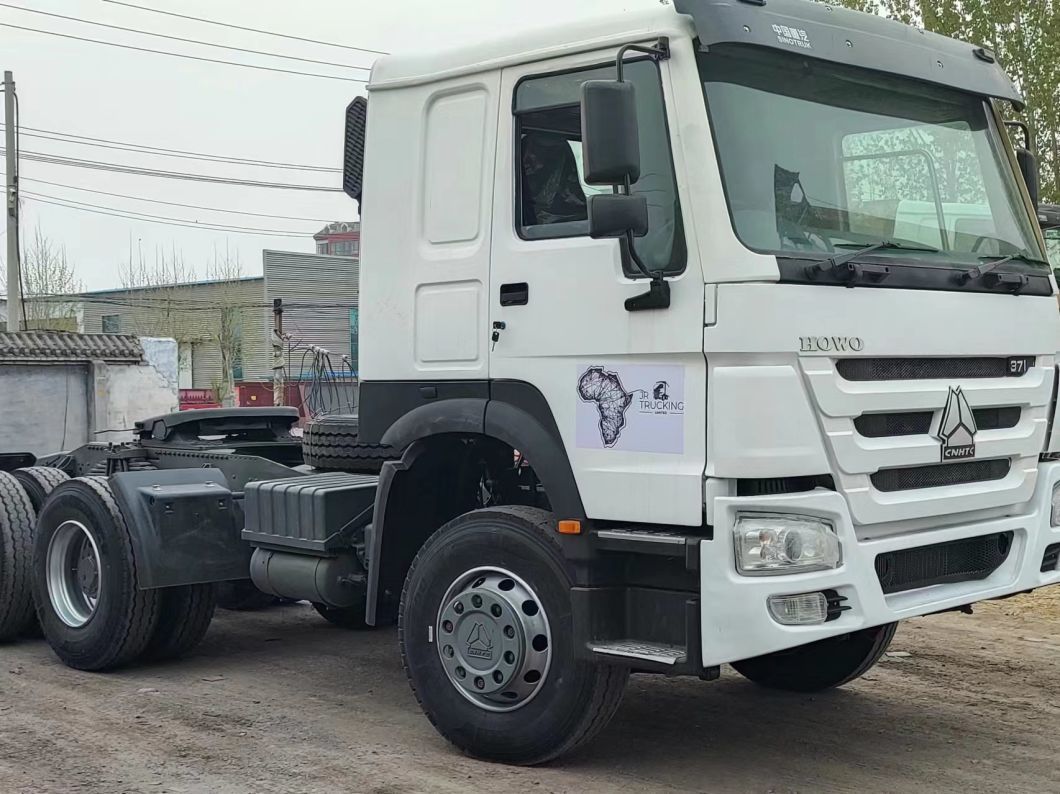 Sinotruck HOWO Tractor Truck 6*4 in White 10 Wheels Hot Sales