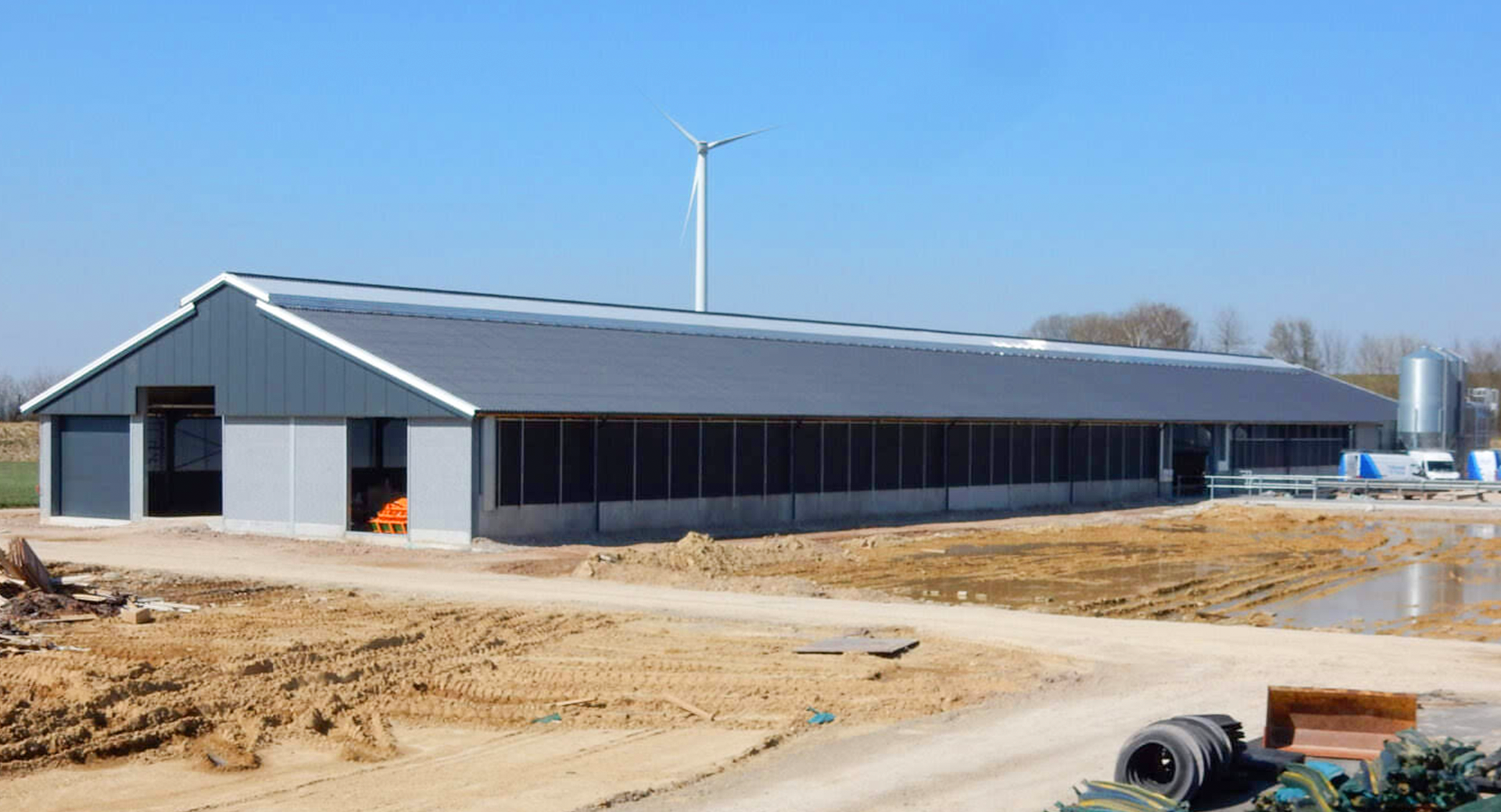 Aluminum Alloy Window and Q345 Prefab Steel Cow Farm Building for Dairy Cow House