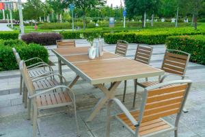 Quality 9 Pieces Plastic Wood Outdoor Restaurant Garden Tables Chairs Outdoor Furniture Patio Dinning Table Patio Furniture wholesale