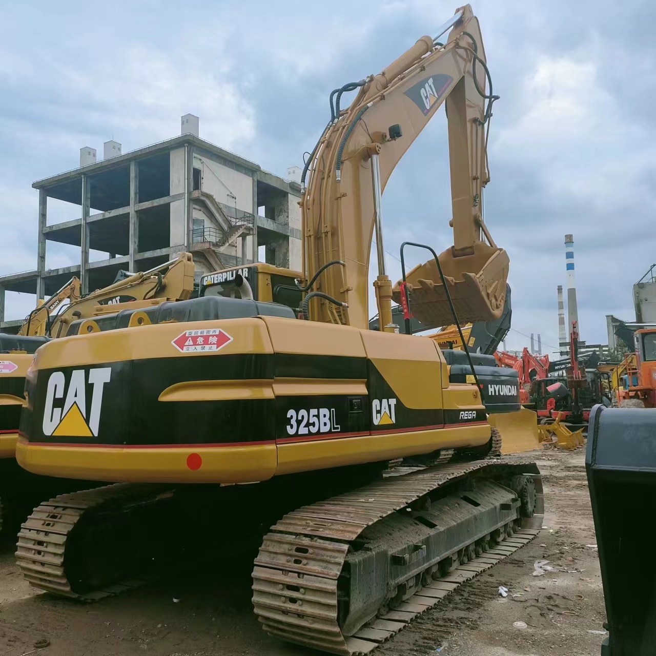 Hot selling 25 ton Cat 325BL used excavators Japan original Caterpillar excavator 320b 320c 320d