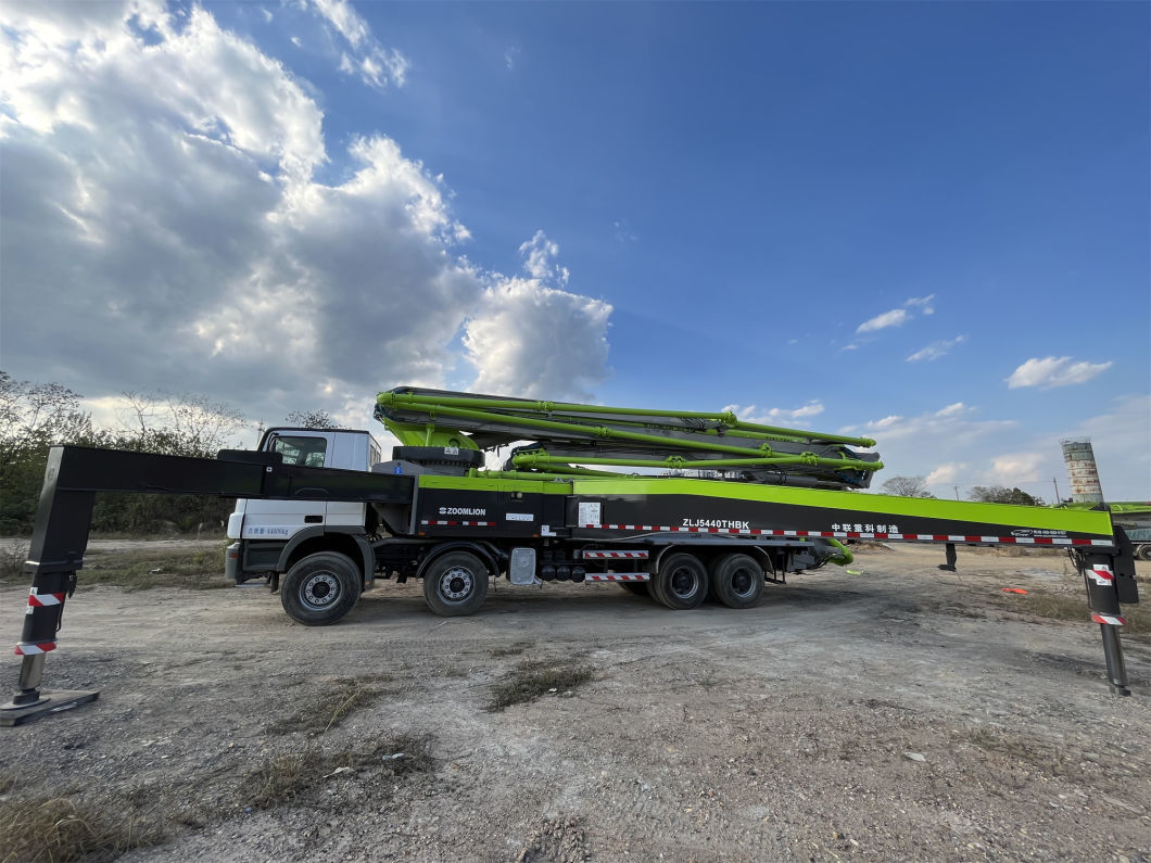 Cpbrothers Stock 2013 Top Renovated Condition Zoomlion 56m Truck Pump Concrete Pump Concrete Mixer for Sale at Low Price