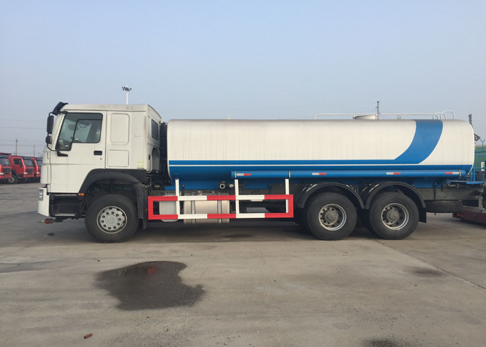 SINOTRUK HOWO Potable Water Tanker Trucks LHD 6X4 18CBM For Pesticide Spraying
