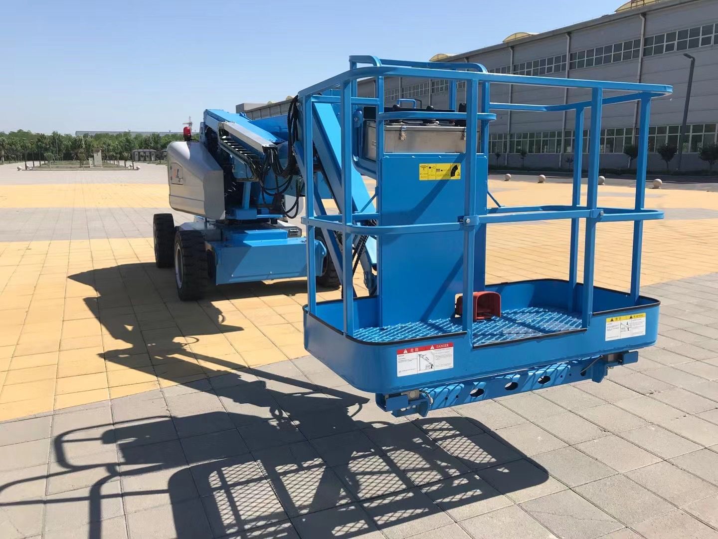 Lightweight Articulated Boom Lifts Aerial Work Platform for SNSC 16m 6500 kg Weight