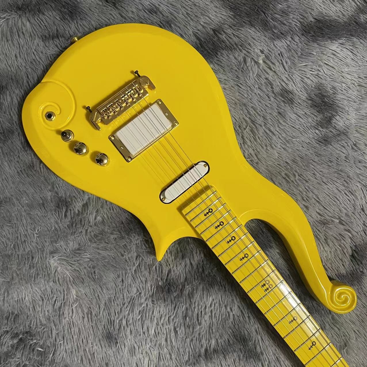 Custom Maple Fingerboard Neck Mahogany Body Prince Cloud Electric Guitar with Yellow Color