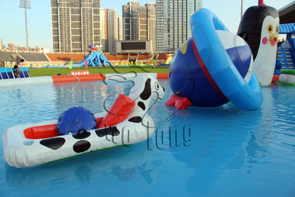 hot outdoor custom penguin inflatable water park