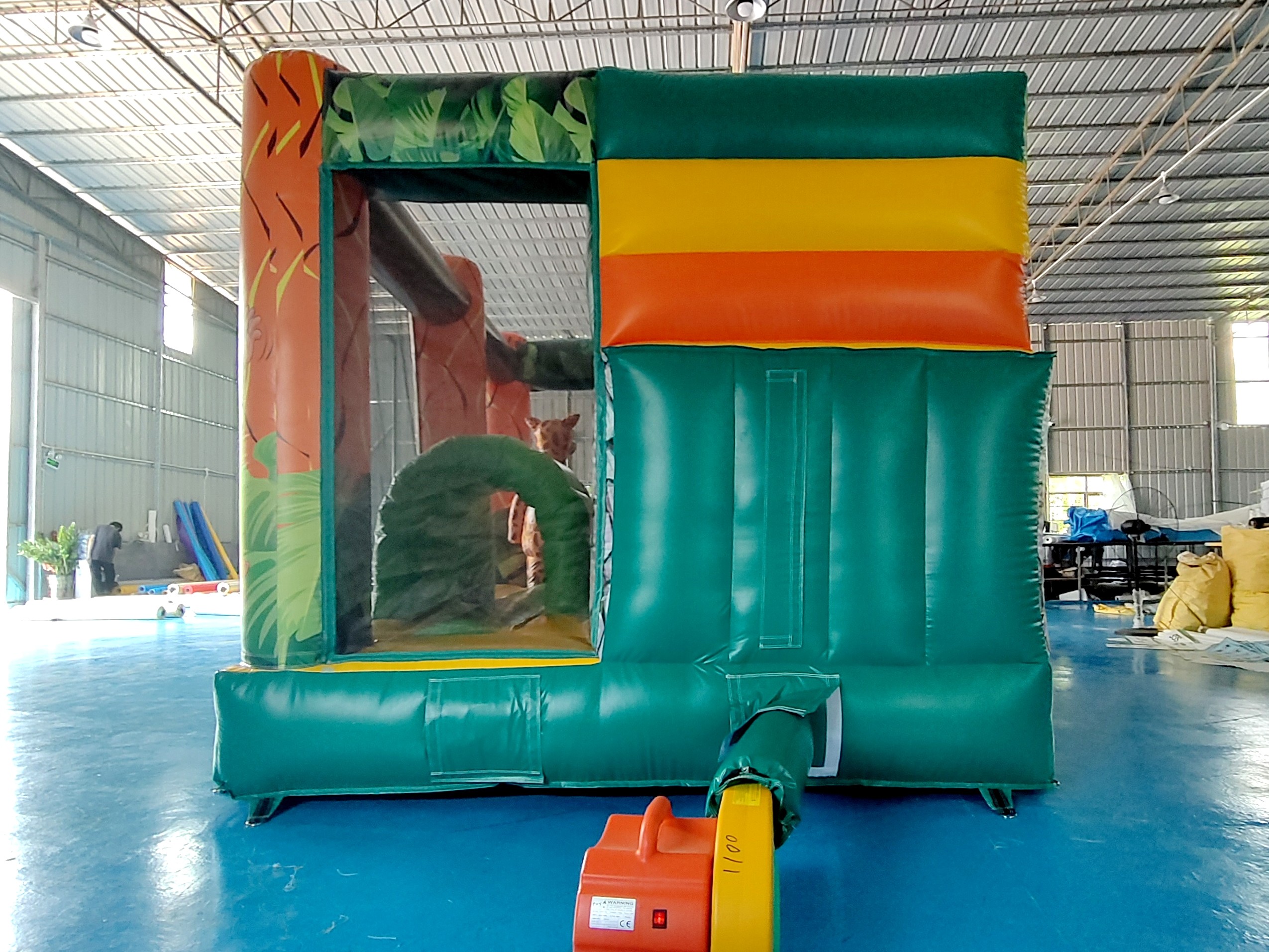 Customized Popular Inflatable Castle Animals Figures Inflatable Bouncer House With Dry Slide Jumping House For Event