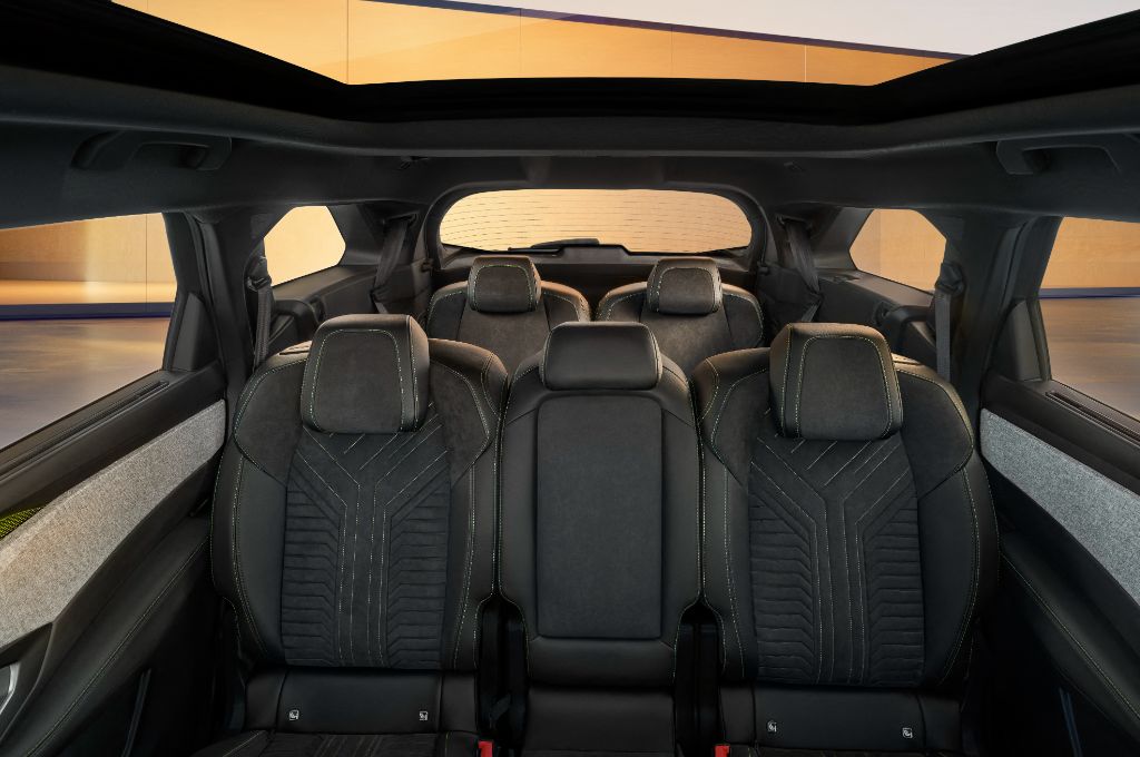Presale 2024 Peugeot E-5008 SUV 500km Range Topping 326 Horsepower (240 KW) Dual Motor AWD Pure Electric Vehicle