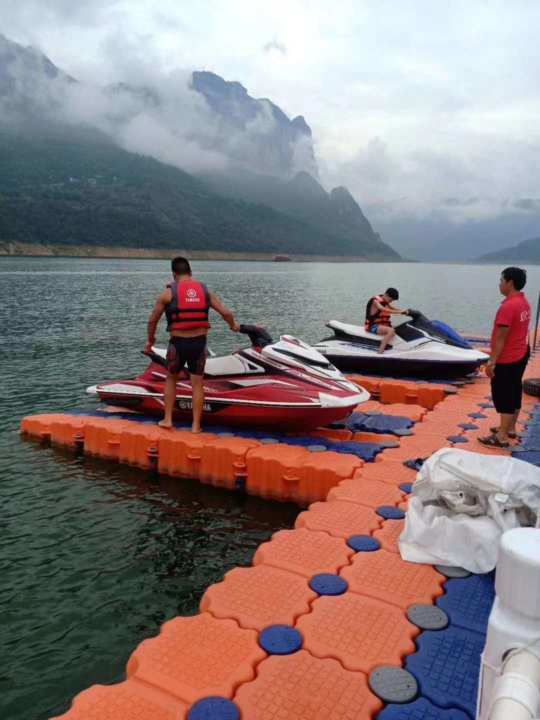 Stable Low Maintenance Black Rectangular Plastic Pontoon