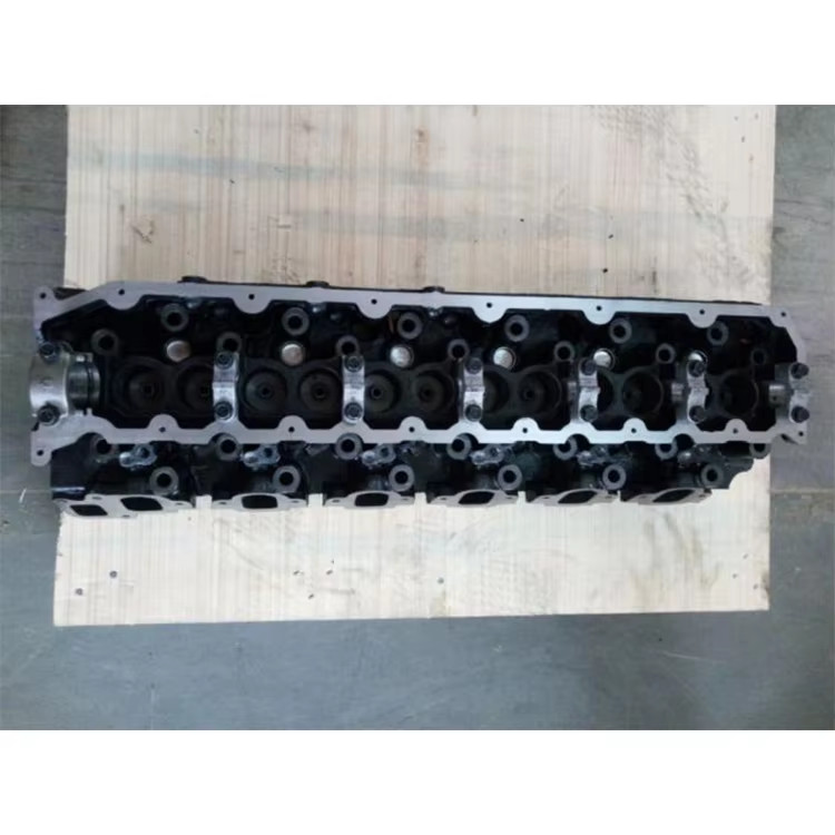 Toyota 4.2T 12V 1HD-T Diesel Engine Cylinder Head Auto Parts For Coaster Land Cruiser Model 11101-17020 1110117020 Engine Parts