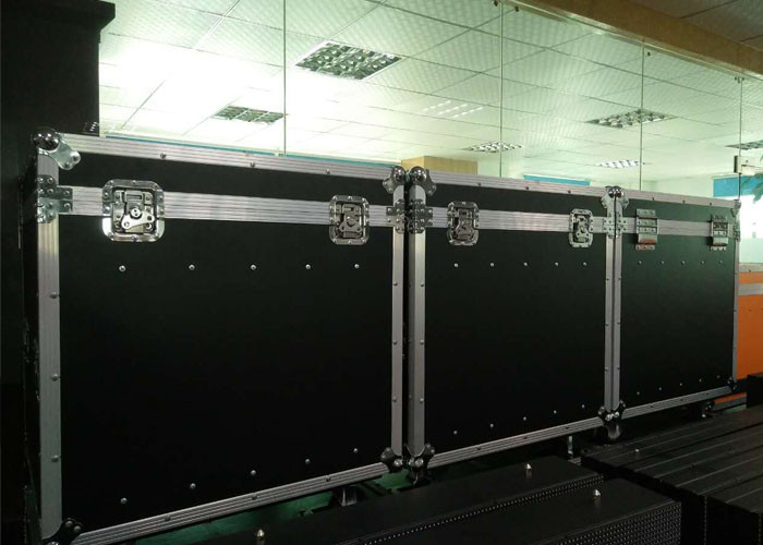 Super Brightness SMD LED Video Screens With 5 - 35m Viewing Distance P4.81 Flexible Operation