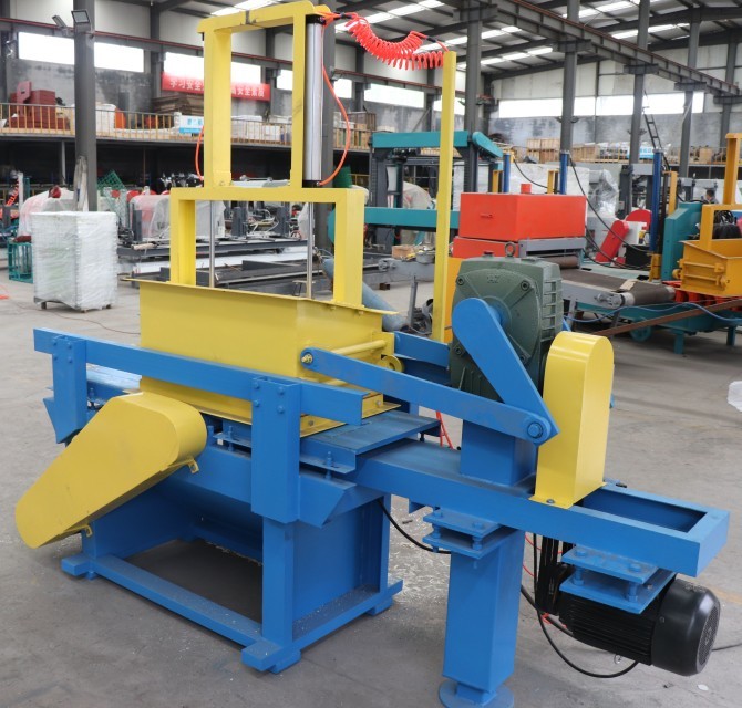 Hot Selling Wood Scraps Making Machine, Wood Shavings Machine for Poultry Farm
