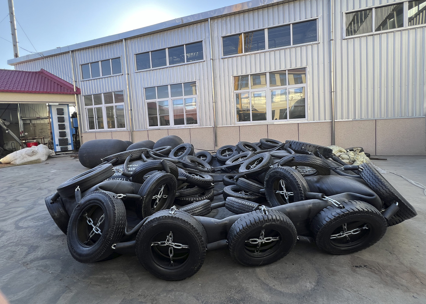 Floating Marine Fender Yokohama Pneumatic Natural Rubber Fender With Chain Net