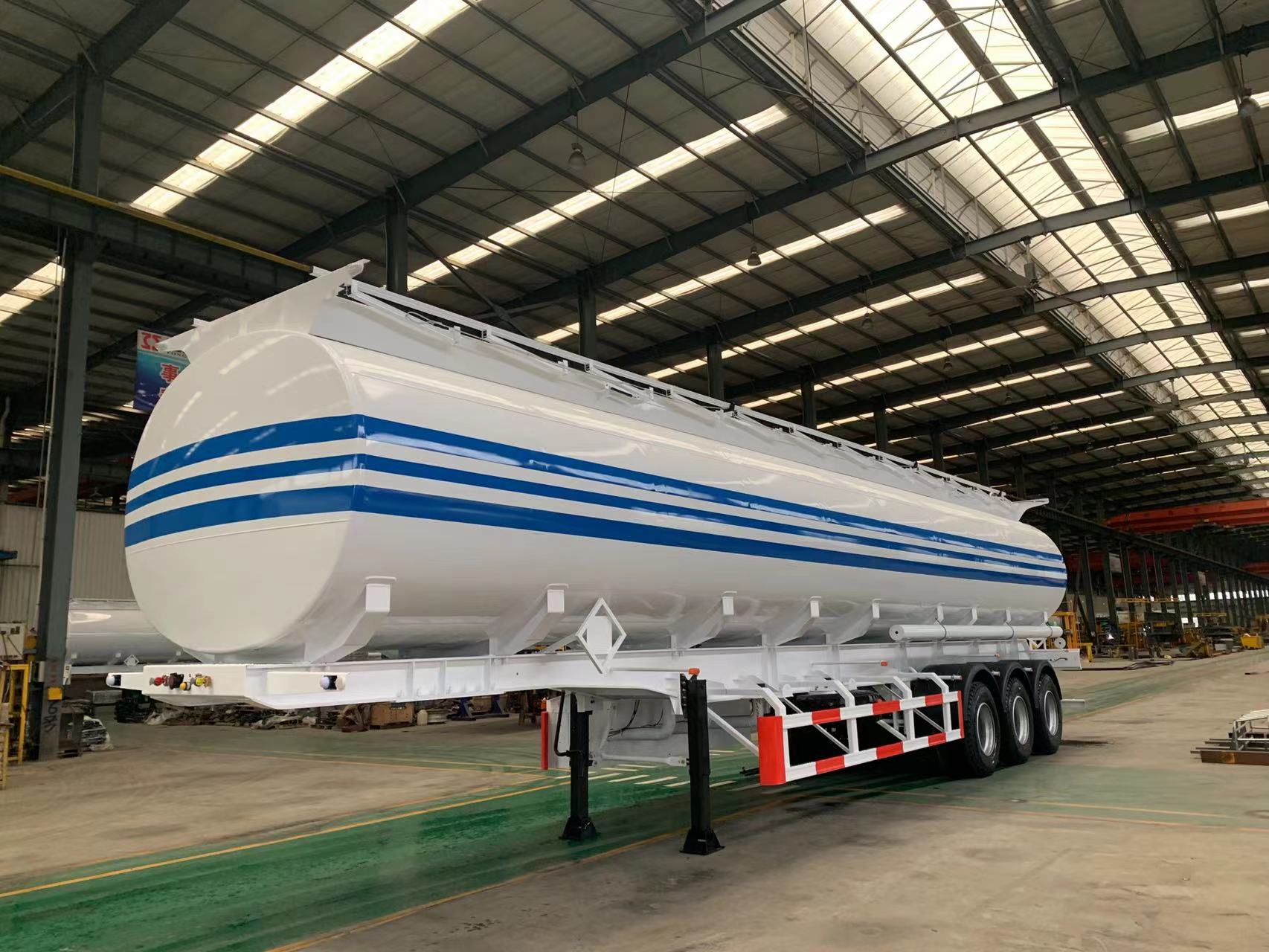 Lightweight 3 Axle Diesel Fuel Tank Trailer , Steel 30 Ton Fuel Tanker Semi Trailer For Sale