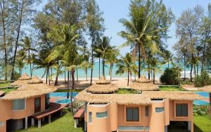 Quality Polyethylene Irregular Thatch Shape Bent Tiles for Hotel Roofing wholesale