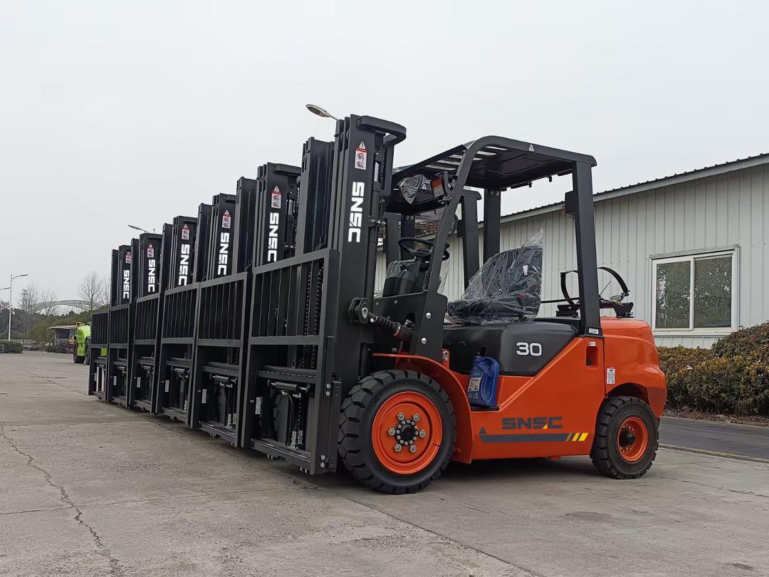 230kg Load Capacity Articulated Boom Lift Designed for Home 14m 18m 20m Platform