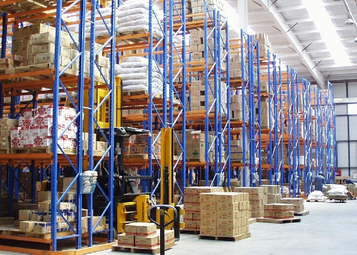 Warehouse narrow aisle pallet racking Heavy Duty Pallet Racking System Easily Accessible